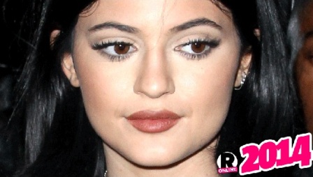 Sangkal Operasi, tapi Payudara Kylie Jenner Membesar